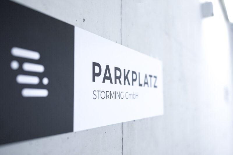 Parkplatzschild in der STORMING Tiefgarage
